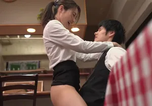 Cậu trai trẻ địt cô đồng nghiệp có anh xã nhưng ông chồng “yếu”