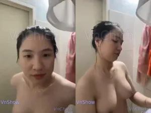Gái vú ngon, vừa call với em ghệ vừa tắm